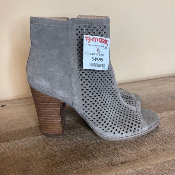 Lucky Brand Shoes - NWT Lucky Brand Lakyn Peep Toe Perforated Heeled Bootie women’s size 9